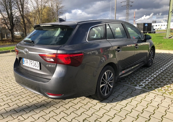 Toyota Avensis cena 38000 przebieg: 237000, rok produkcji 2016 z Kraków małe 37